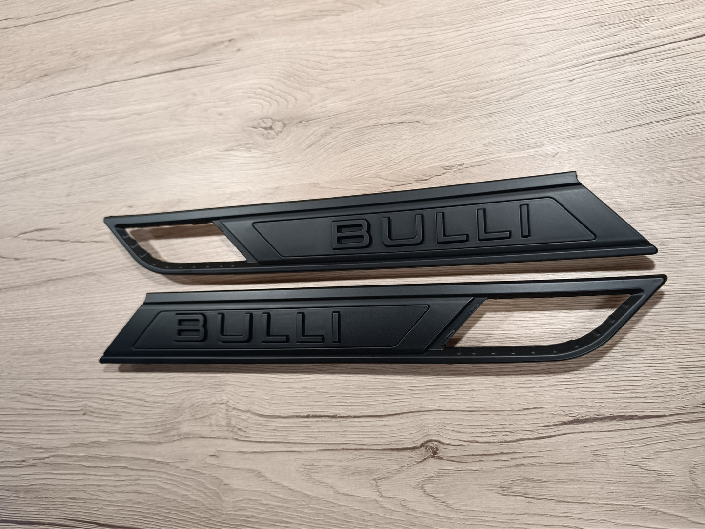T6.1 BULLI Kotfügel Plaketten Schwarz matt