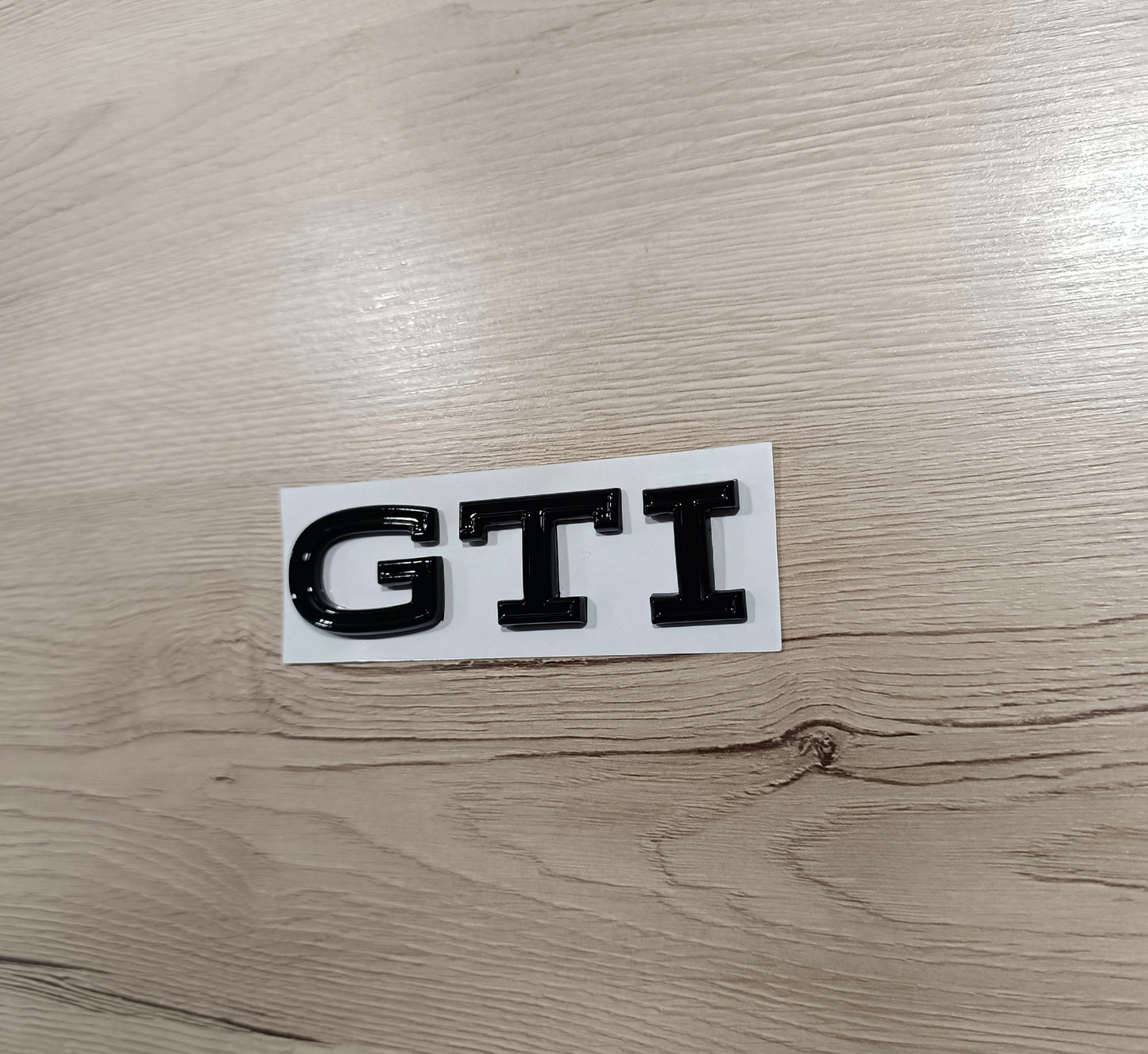 GTI Schriftzug Schwarz glänzend