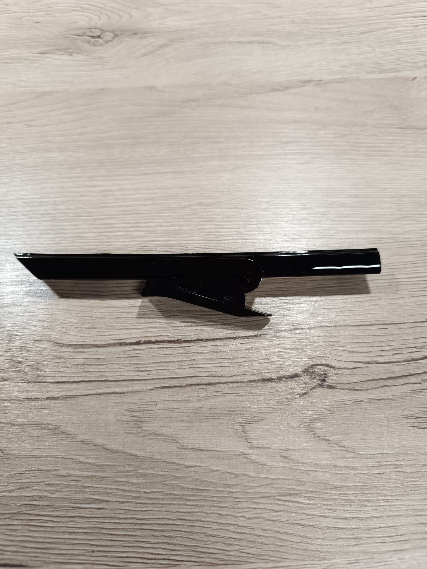 R Plakette Schriftzug Schwarz Frontgrill